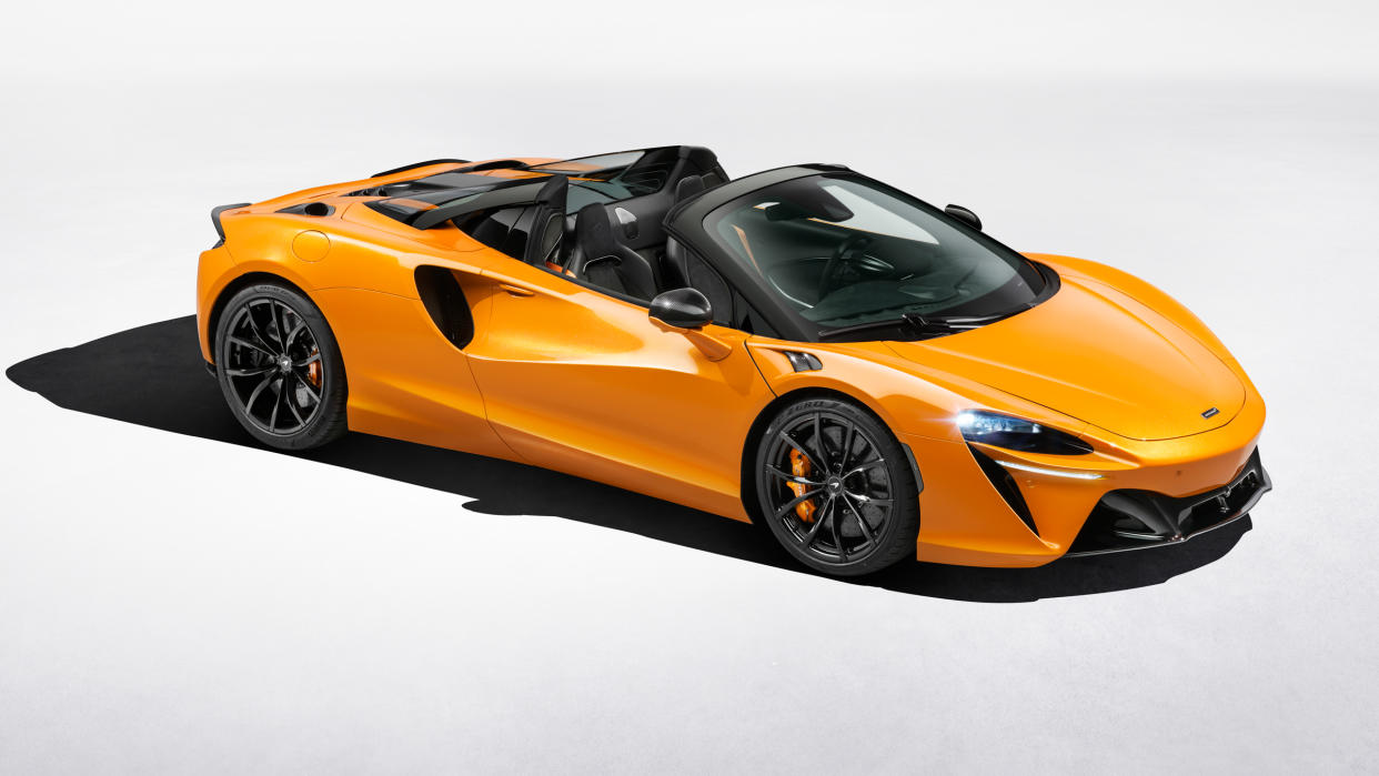  McLaren Artura Spider. 