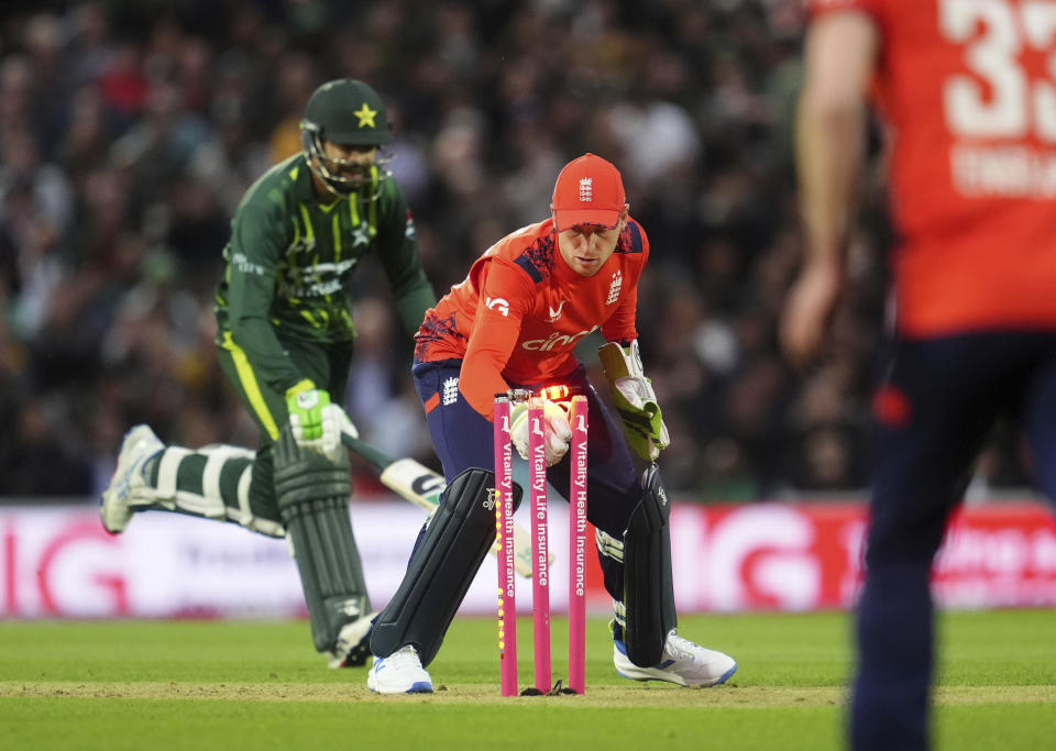 England's Jos Buttler, center, runs out Pakistan's Haris Rauf, left, during the fourth IT20 match between England and Pakistan in London, England, Thursday, May 30, 2024. (Adam Davy/PA via AP)