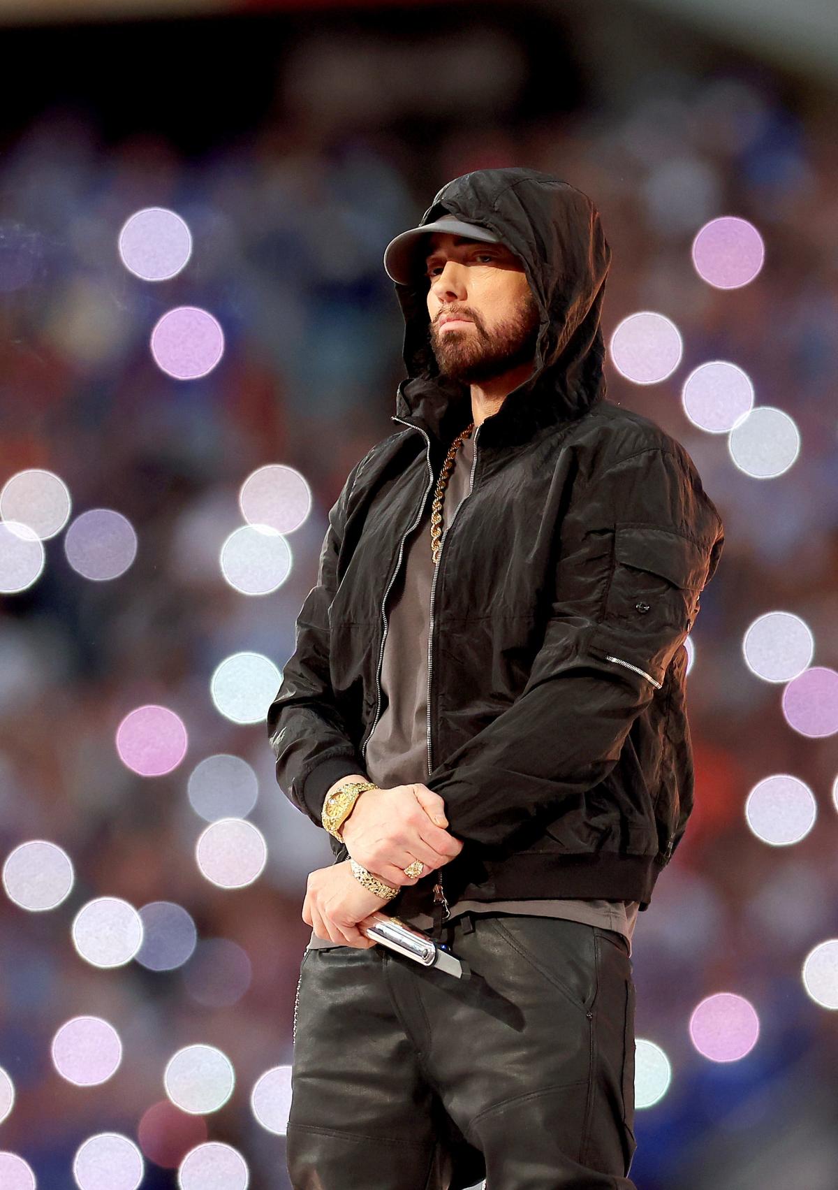 Eminem, left to righ, Kendrick Lamar, Dr. Dre, Mary J. Blige, 50 Cent and  Snoop Dogg perform during the Pepsi Halftime show during the NFL Super Bowl  56 football game between the