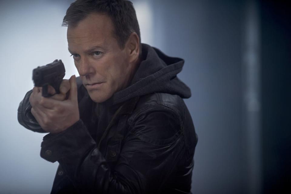 Auch ihn kennt man eher aus zupackenden Rollen: Kiefer Sutherland, berühmt für seine Rolle als beinharter Agent Jack Bauer in "24", kann aber auch passabel in die Saiten greifen. (Bild: Fox)