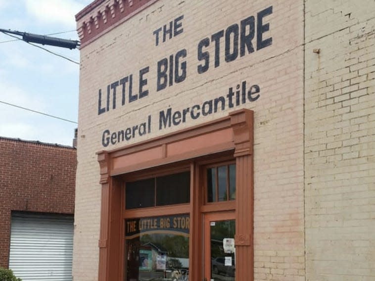little big store in DeFuniak Springs