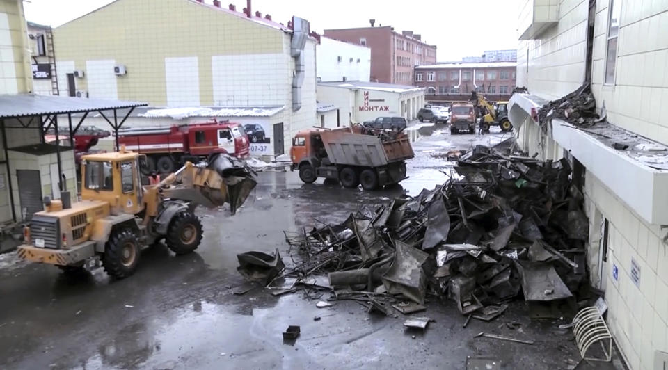 <p>In this Russian Emergency Situations Ministry photo, on March 26, 2018, emergency services clear the wreckage at the scene of the multistory shopping center after a fire in the Siberian city of Kemerovo, about 3,000 kilometers (1,900 miles) east of Moscow. (Photo: Russian Ministry for Emergency Situations photo via AP) </p>
