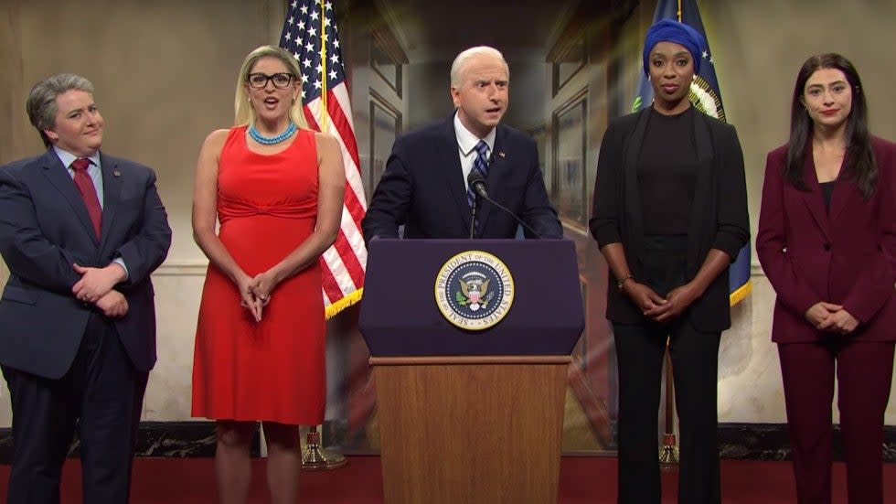'Saturday Night Live' pokes fun at Democrats in its season opener