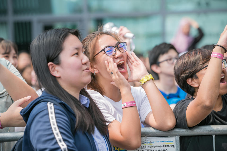 Fans cheer for Sonnet Son as she arrives on the red carpet. (PHOTO: Kamp Singapore)