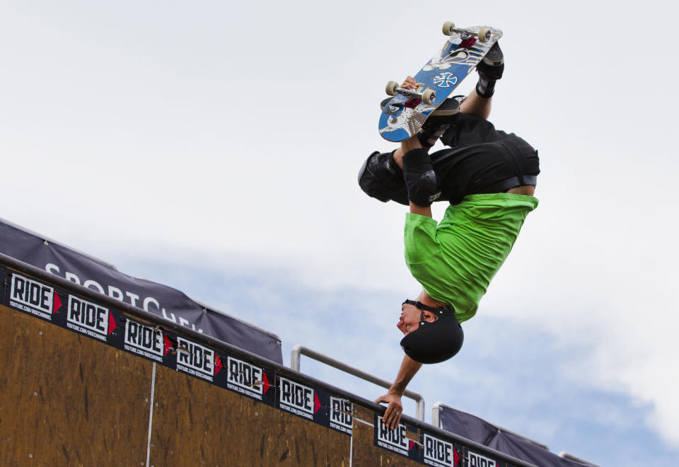 Legendary skateboarder Tony Hawk performs during the "Tony Hawk Tour" in Toronto, July 18, 2013.    REUTERS/Mark Blinch (CANADA - Tags: SOCIETY SPORT)