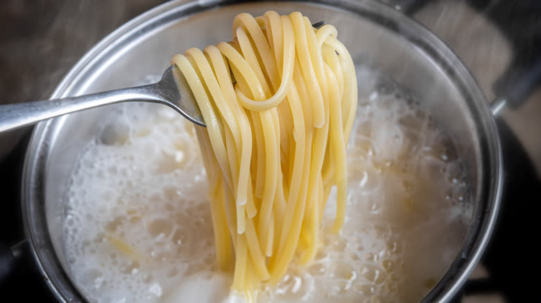 Draining pasta in colander