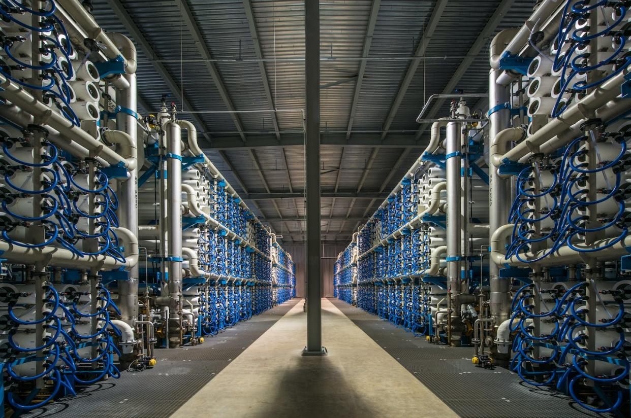 The Carlsbad Desalination Plant in Southern California is the largest such plant in the Western Hemisphere, providing 50 million gallons of desalinated seawater per day.​ <a href="https://www.gettyimages.com/detail/photo/reverse-osmosis-desalination-plant-carlsbad-royalty-free-image/610324382" rel="nofollow noopener" target="_blank" data-ylk="slk:Reed Kaestner via Getty Images;elm:context_link;itc:0;sec:content-canvas" class="link ">Reed Kaestner via Getty Images</a>