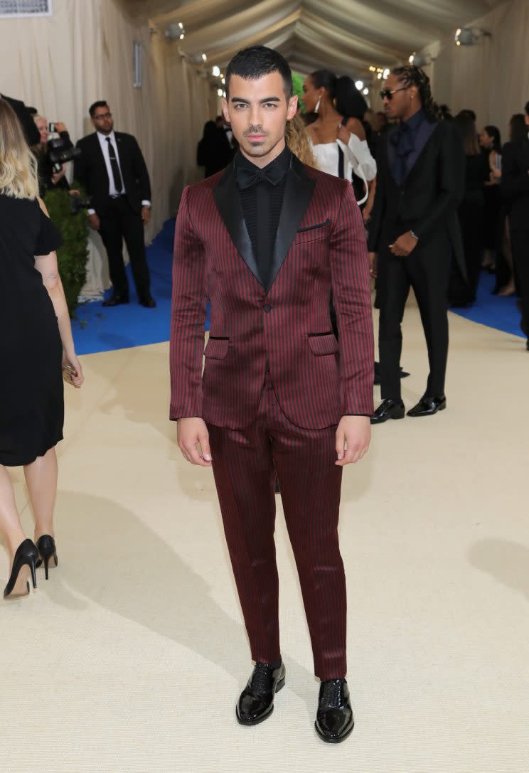 H&M's custom suit for Joe Jonas at Met Gala 17