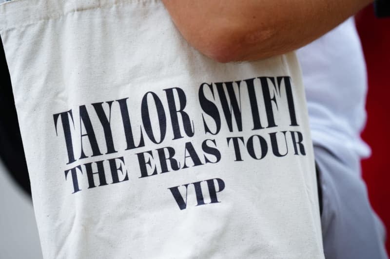 A fan arrives to buy souvenirs outside the Ernst Happel Stadium before Taylor Swift's concert. Eva Manhart/APA/dpa