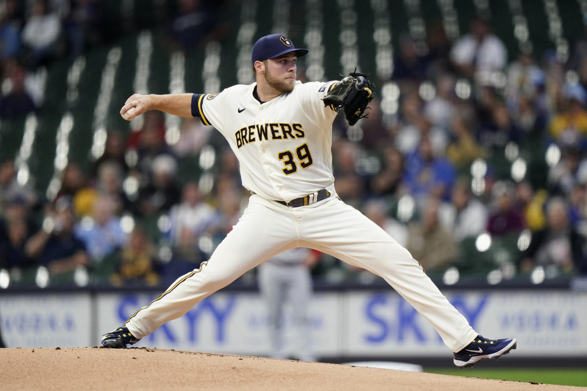 Woodruff's shoulder injury leaves Brewers down a starter against