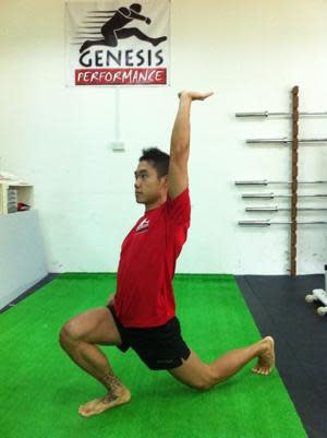 fitness trainer hip flexor stretch