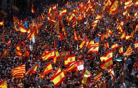 A pro-union demonstration organised by the Catalan Civil Society organisation makes its way through the streets of Barcelona, Spain October 8, 2017. REUTERS/Rafael Marchante