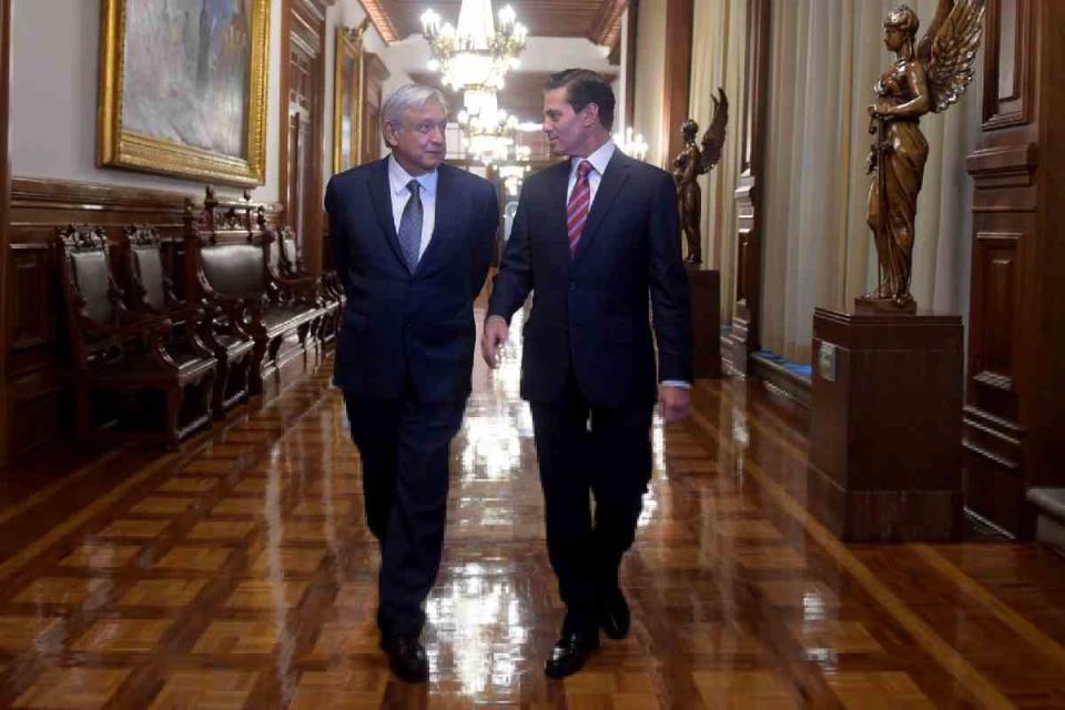 AMLO Peña Nieto Palacio NAcional