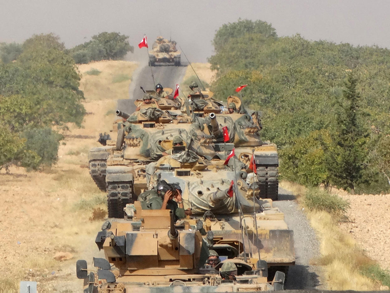 Turkish tanks make their way towards the Syrian border town of Jarablus, Syria, 24 August, 2016: Reuters