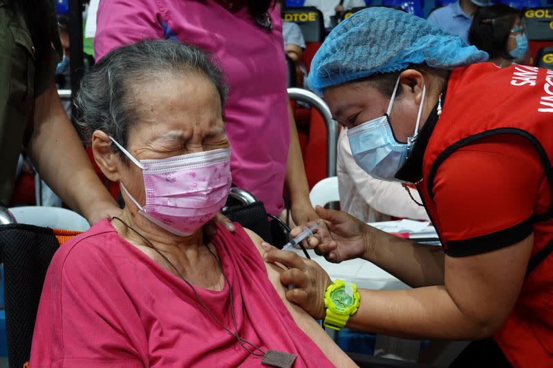 Philippines kicks off three-day mass vaccination drive