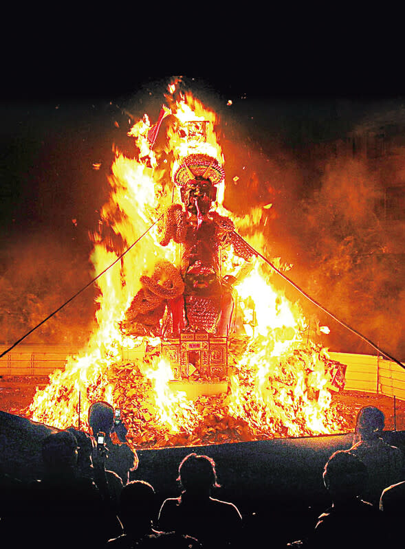 化大士爺為三天祭典最高潮。   圖：小港龍湖廟提供