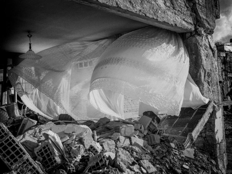Curtains blowing in the wind after an earthquake demolished the building in the center of Antakya, Turkey, on April 11.<span class="copyright">Devin Yalkin</span>