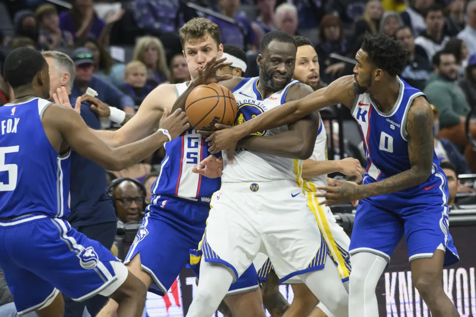 Draymond Green makes presence known in return from suspension, but Kings earn knockout-round berth