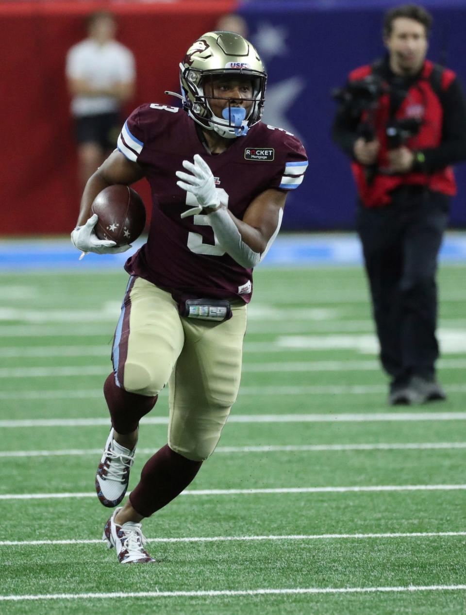 Michigan Panthers running back Reggie Corbin (18) runs the ball against the New Jersey Generals during the first half Sunday, April 30, 2023 at Ford Field.