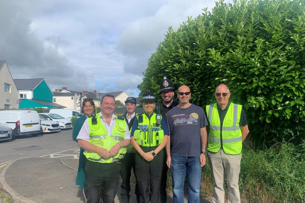 Members of the MAGOR campaign group with Gwent Police and Monmouthshire council civil enforcement officers who supported the walk to school day. <i>(Image: Supplied)</i>