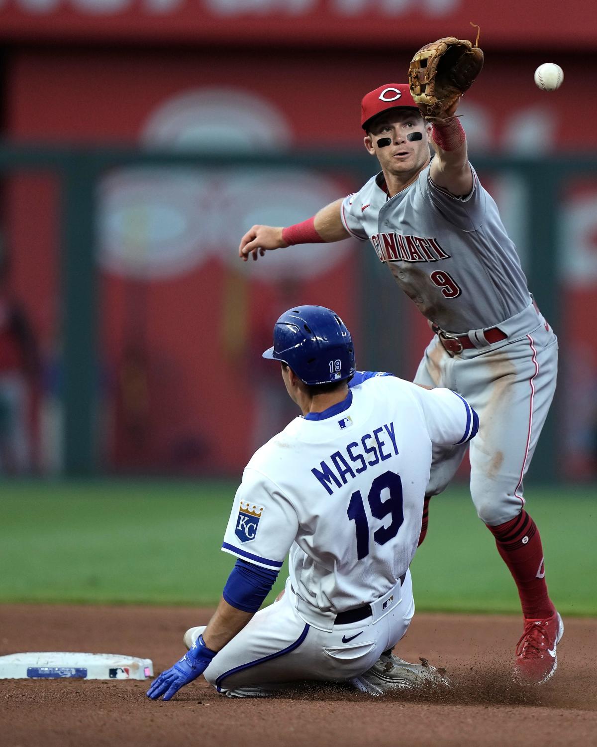 Cincinnati Reds beat Kansas City Royals after big inning