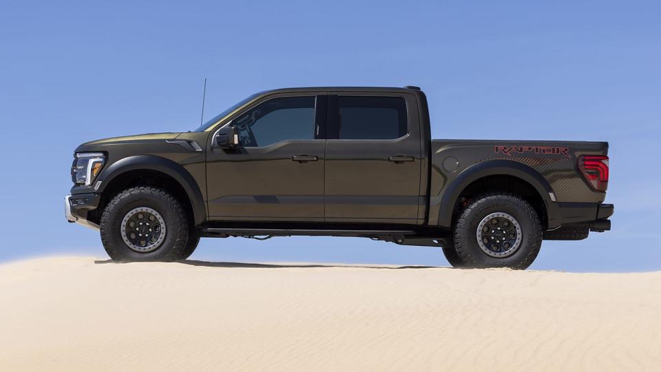 2024 Ford F-150 Raptor gets trick suspension, 37-inch tires and other