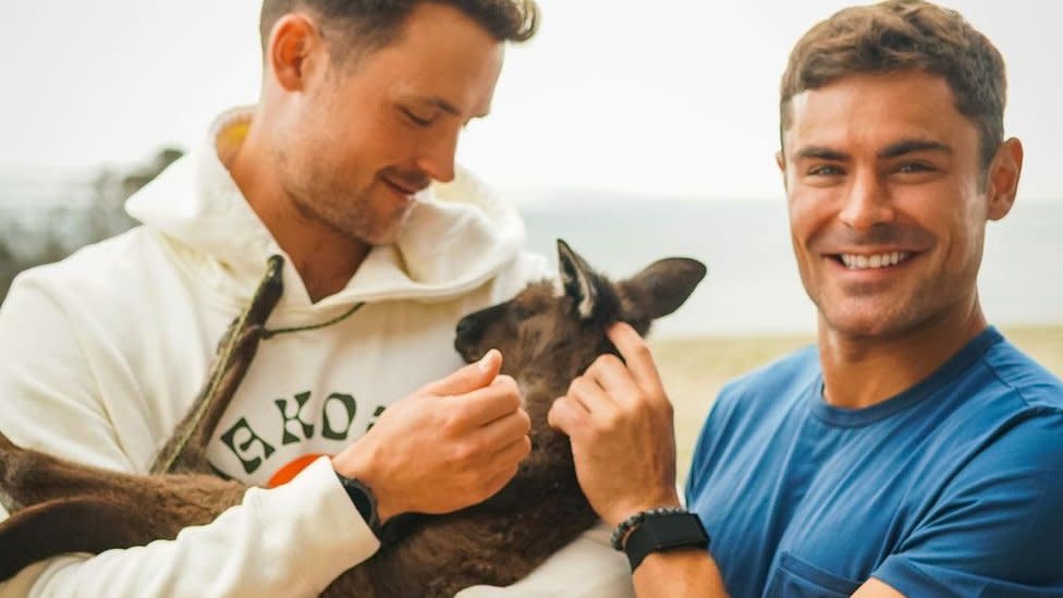 Zac Efron con su hermano Dylan en la Isla Canguro