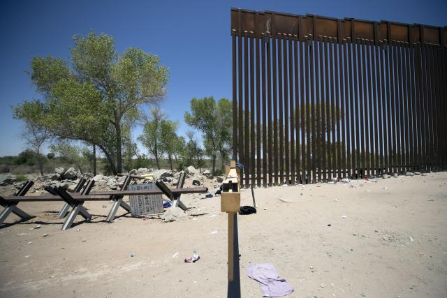 Un Migrante Muere Tras Caer Del Muro Entre México Y Eeuu 5327