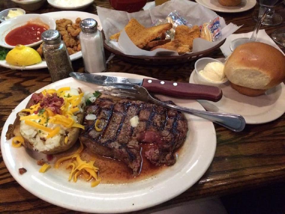 Oklahoma: Cattlemen’s Steakhouse (Oklahoma City)