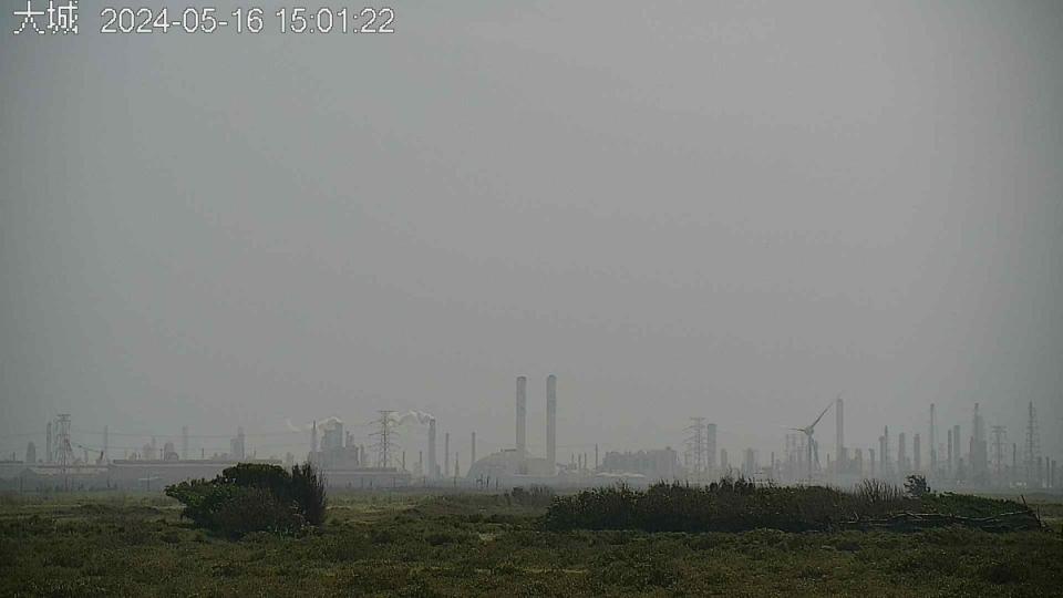 今日東北季風稍增強，凌晨起境外臭氧已逐漸影響台灣空氣品質，竹苗以南地區臭氧濃度多為80～110 ppb。   圖：取自空氣品質監測網