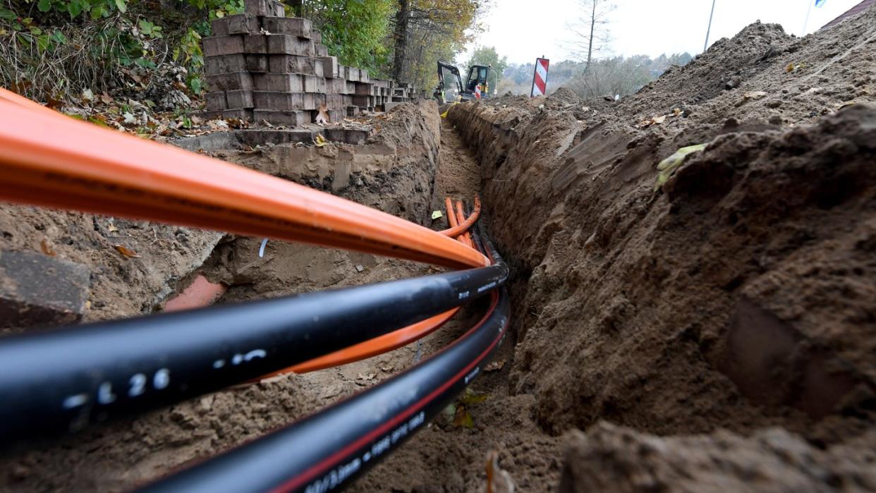 Glasfaser-Ausbau in Schleswig-Holstein: Entlang des gesamten 33.000 Kilometer langen Schienennetzes der Bahn könnnten Breitbandkabel verlegt werden. Foto: Carsten Rehder