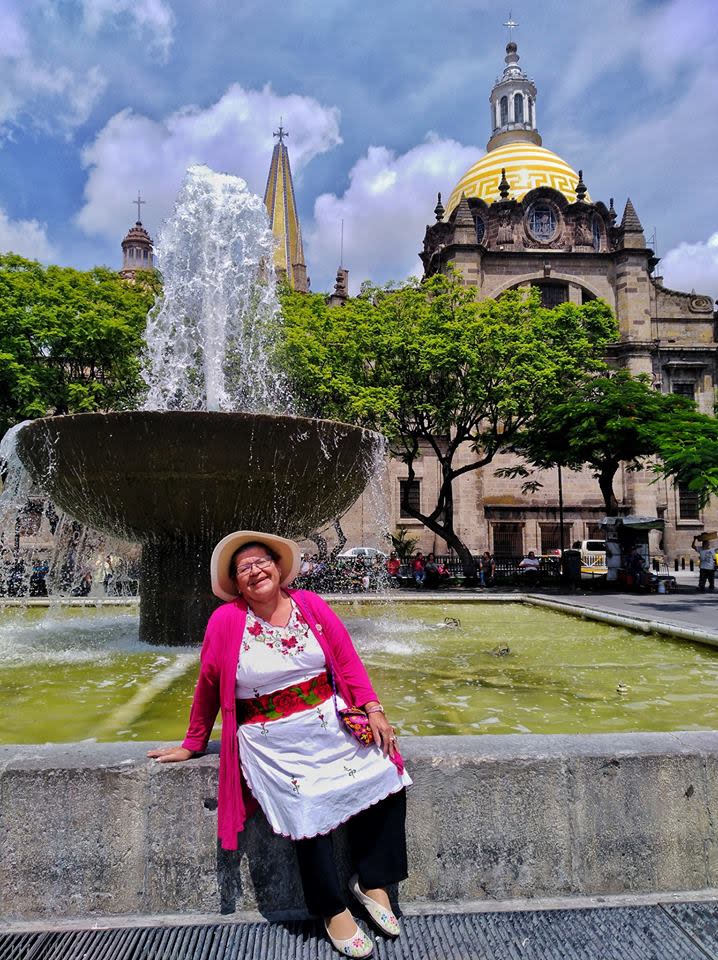 <p>En su cuenta de Facebooñ Oñate contó: “Soy un tipo cualquiera que renunció a su vida común para ser libre, ya cumplo casi dos años viajando, casi dos años que no veía a mi madre, así que le pedí que viniera a verme y me la traje, estará por dos meses conmigo y ya llevamos casi dos semanas”. </p>