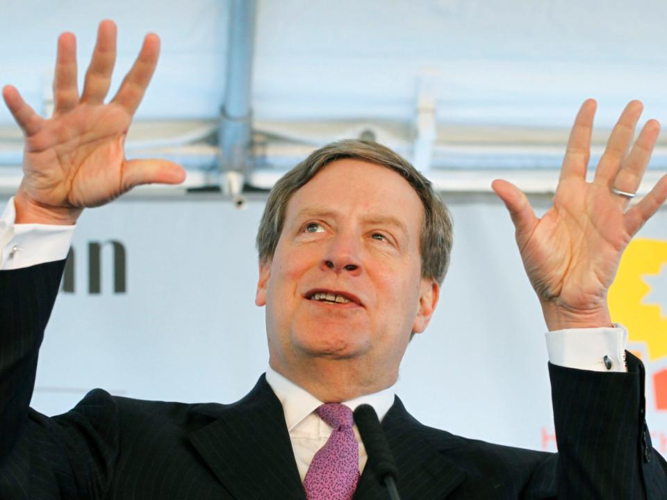 Stanley Druckenmiller, founder of hedge fund Duquesne Capital, holds his hands up in the air