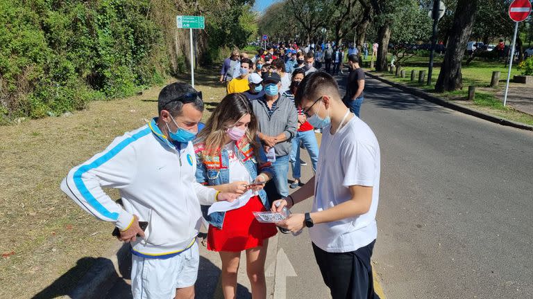 ingreso del publico al lawn tennis por la Copa Davis