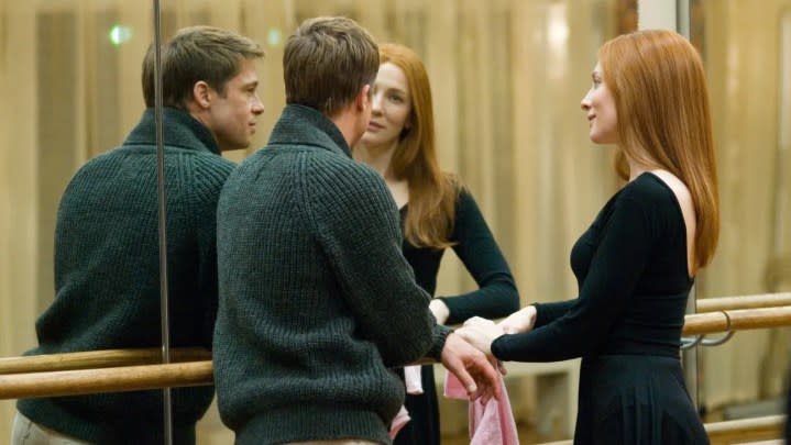 A woman and a man look into a mirror in The Curious Case of Benjamin Button.