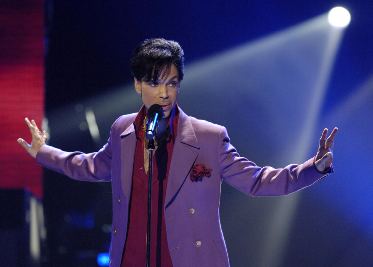 Prince performs in a surprise appearance on the “American Idol” television show finale at the Kodak Theater in Hollywood, May 24, 2006. (Photo: Reuters/Chris Pizzello)