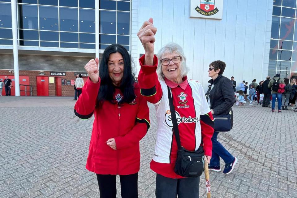 Elaine Bushrod (left) and Jenny Rogers at St Mary's Stadium. <i>(Image: Maya George, Newsquest)</i>