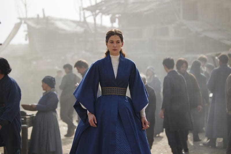Moiraine (Rosamund Pike) in Wheel of Time season two.