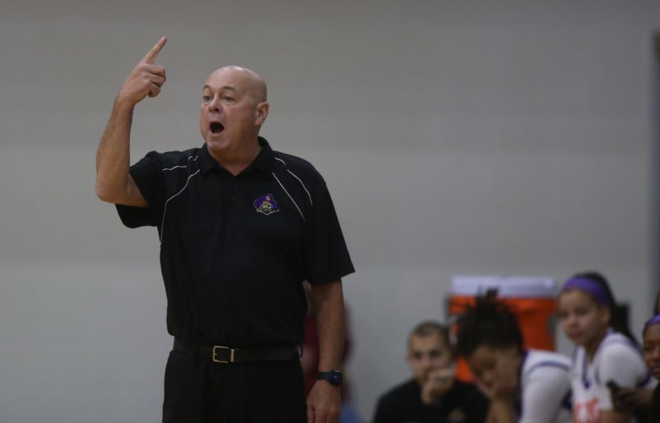 Coach Jack Purtell will lead defending Division I state champion Reynoldsburg against Wadsworth at 6 p.m. Monday in the Classic in the Country at Berlin Hiland.