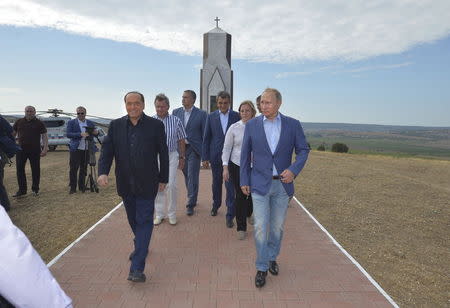 Russian President Vladimir Putin (R, front) and former Italian prime minister Silvio Berlusconi (L, front) visit a monument to soldiers of the Kingdom of Sardinia, killed during the Crimean War, near Mount Gasfort in Crimea, September 11, 2015. REUTERS/Alexei Druzhinin/RIA Novosti/Kremlin