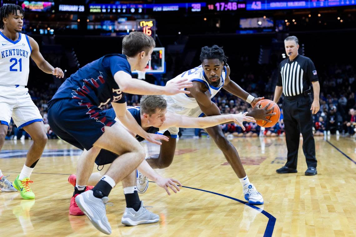 Kentucky guard Antonio Reeves (12) leads the Wildcats in scoring (18 ppg) and is averaging a career-high 4.6 rebounds per game. Silas Walker/swalker@herald-leader.com