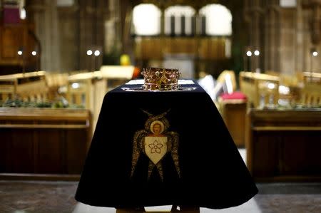 A crown sits on the coffin of King Richard III as it stands in Leicester Cathedral, central England, March 22, 2015. REUTERS/Darren Staples