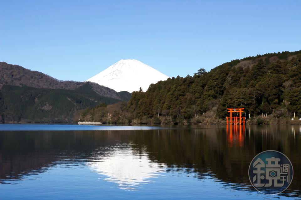 日本河口湖附近的中資飯店業者，因為協調隔壁地主砍樹不成，派人在元旦私闖別墅砍樹，甚至注射除草劑，事後還囂張地嗆警察抓不了他。（本刊資料照）