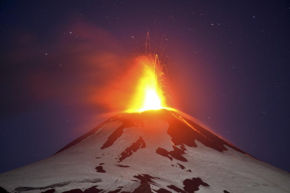 Smoke and lava spew from the Villarrica volcano, as seen from Pucon town south of Santiago, March 3, 2015. Villarrica volcano went quiet on Tuesday after an eruption that sent a plume of ash and lava high into the sky in the early hours put Chile on high alert. (REUTERS/Claudia Bucarey)