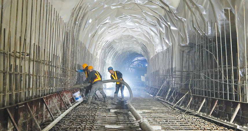 林鐵42號隧道工程2日獲選中華民國隧道協會「優良隧道工程獎」，也因工程還在進行中，林鐵全線通車期程延後至明年中。（圖／山林業鐵路及文化資產管理處提供）