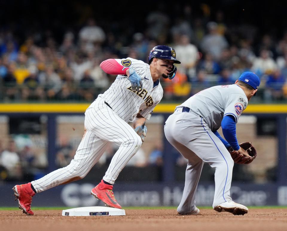 Milwaukee Brewers shortstop Willy Adames (27) steals second during the fourth inning of Game 3 of National League wild-card series against New York Mets on Thursday October 3, 2024 at American Family Field in Milwaukee, Wis.