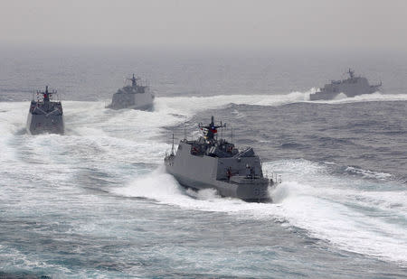 Taiwan navy fast attack boats take part in a military drill outside a naval base in Kaohsiung port, southern Taiwan, January 27, 2016. T REUTERS/Pichi Chuang/File Photo