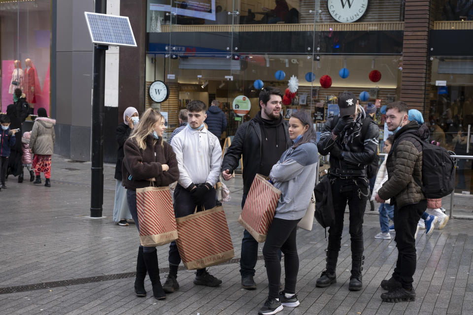 Las compras navideñas van a ser territorio de los bots. (photo by Mike Kemp/In Pictures via Getty Images)