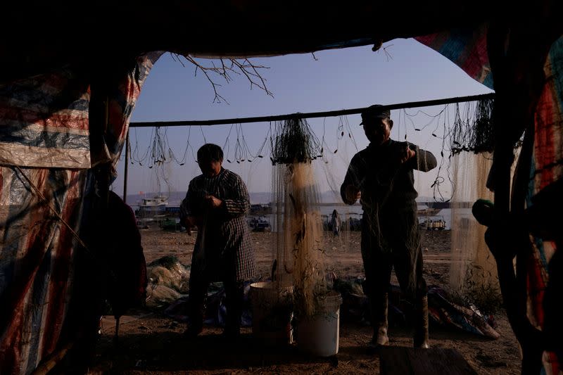 The Wider Image: Fishermen cry foul as China bids to fix drought-hit lake