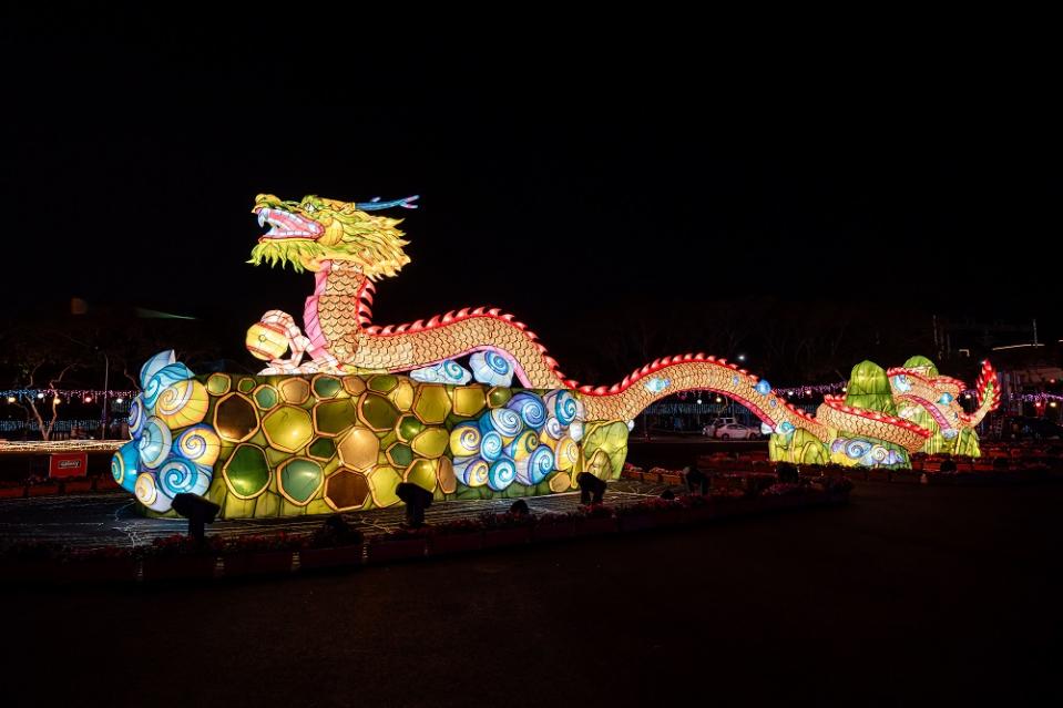 台灣燈會高鐵燈區《山聚金龍，祥雲山間》花燈。   圖：取自台灣燈會